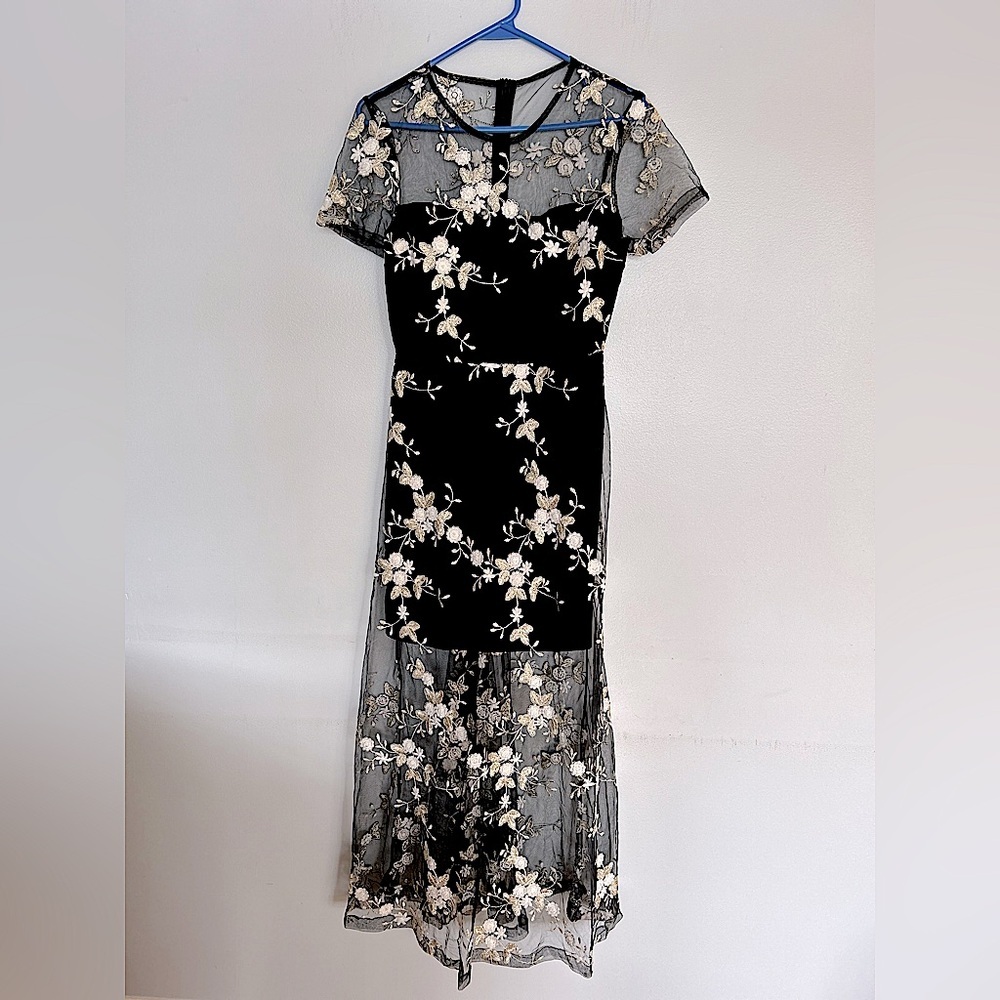 NWT Endless Rose beautiful lace/embroidered dress womens size Small